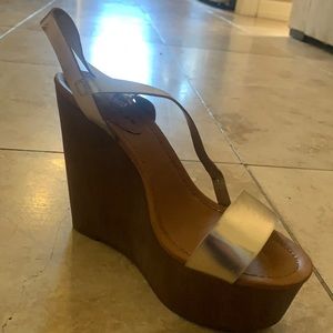 Bulky. Breckelle’s